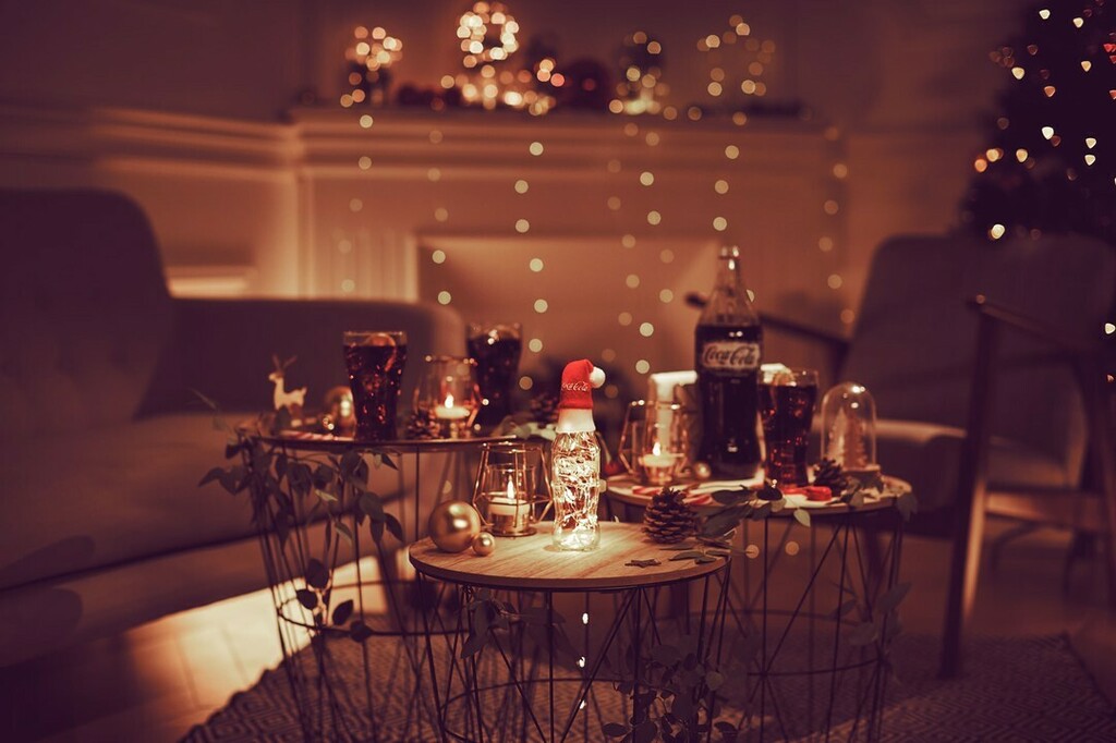 35milimetre's tweet photo. #CocaCola #Christmas #Editorial #France #Paris #2019 #home #party #friends #advertisement #color #colortoning #photographer @gregoryboussac #stylist @dianoucadou #stilllife #product #drink #coke https://t.co/HVvx1jrVVs https://t.co/no8dPa0pzr