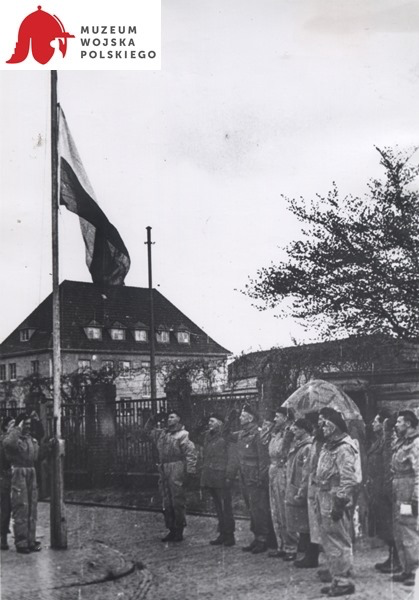 generalMaczek's tweet photo. 📆 4-6 maja 1945 / #1DPKalendarium

WIELKIE DNI TRIUMFU 1. DYWIZJI PANCERNEJ I JEJ DOWÓDCY, GEN. MACZKA

➡️ https://t.co/p6aoxVgQ7s https://t.co/I95d0jDa1W
