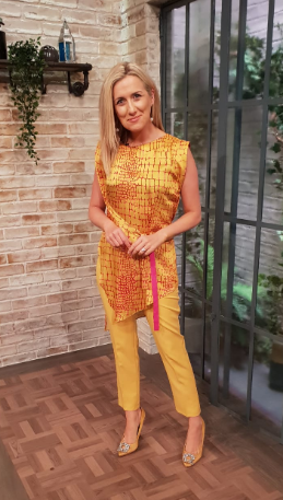 IrelandAMVMTV's tweet photo. .@ciarathedoc wearing @aria_boutique this morning #Irlam https://t.co/GN9pgW00Hv