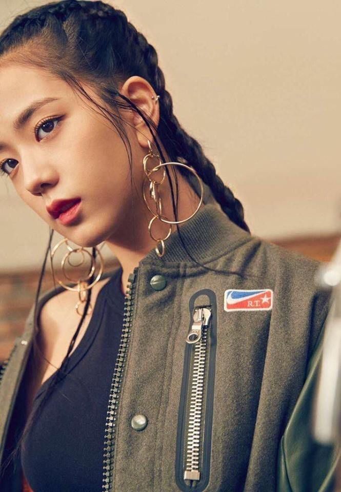 jisoosassy's tweet photo. girl crush https://t.co/e3GBD1I7Ld