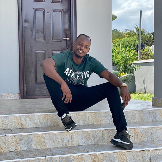lighhousetz's tweet photo. "Watu wanaamini ukiwa Baba kuna vitu vinabadilika, ila mimi nadhani watu wasiogope majukumu na changamoto kwamba ukiwa na mtoto unakuwa na vikwazo" Mtangazaji @tbway360 

Source : #EastAfricaredio https://t.co/cKwp0RxiQA