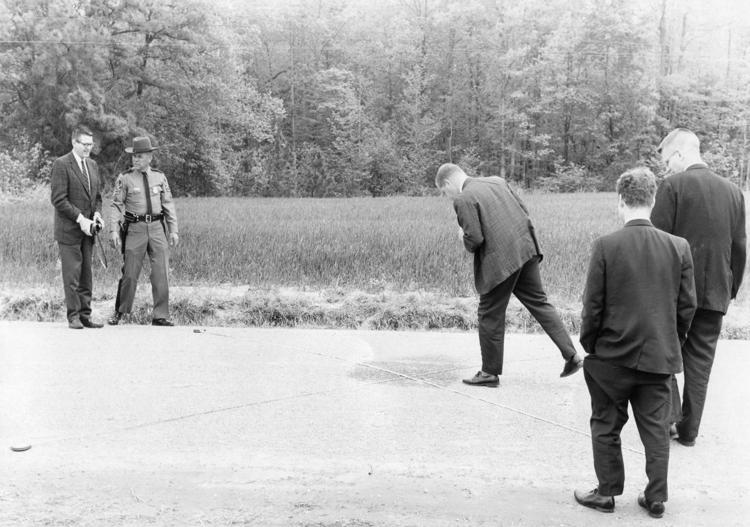 JoseACaravaca's tweet image. What happened with the UFO landings?