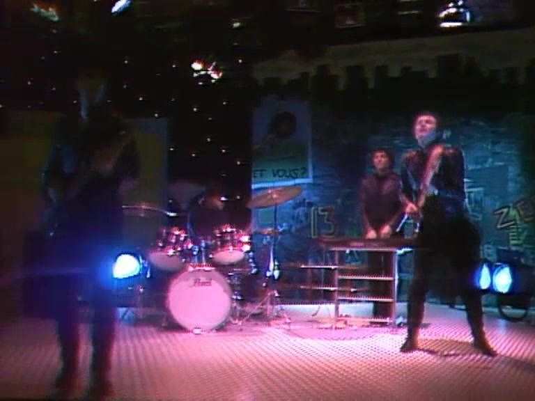 sonumarchives's tweet photo. 1984 : The Stranglers sur le plateau de "Graffiti"... https://t.co/qPWJpmKc4w @StranglersSite #DaveGreenfield #TheStranglers #archives #NoMercy https://t.co/iUjrcrH7dJ
