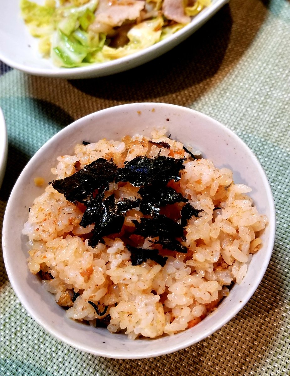 2ヶ月ぶりにご飯を炊いたよ。萩井上のふぐ明太子ご飯。炊きたてのご飯はやっぱ美味しい😋