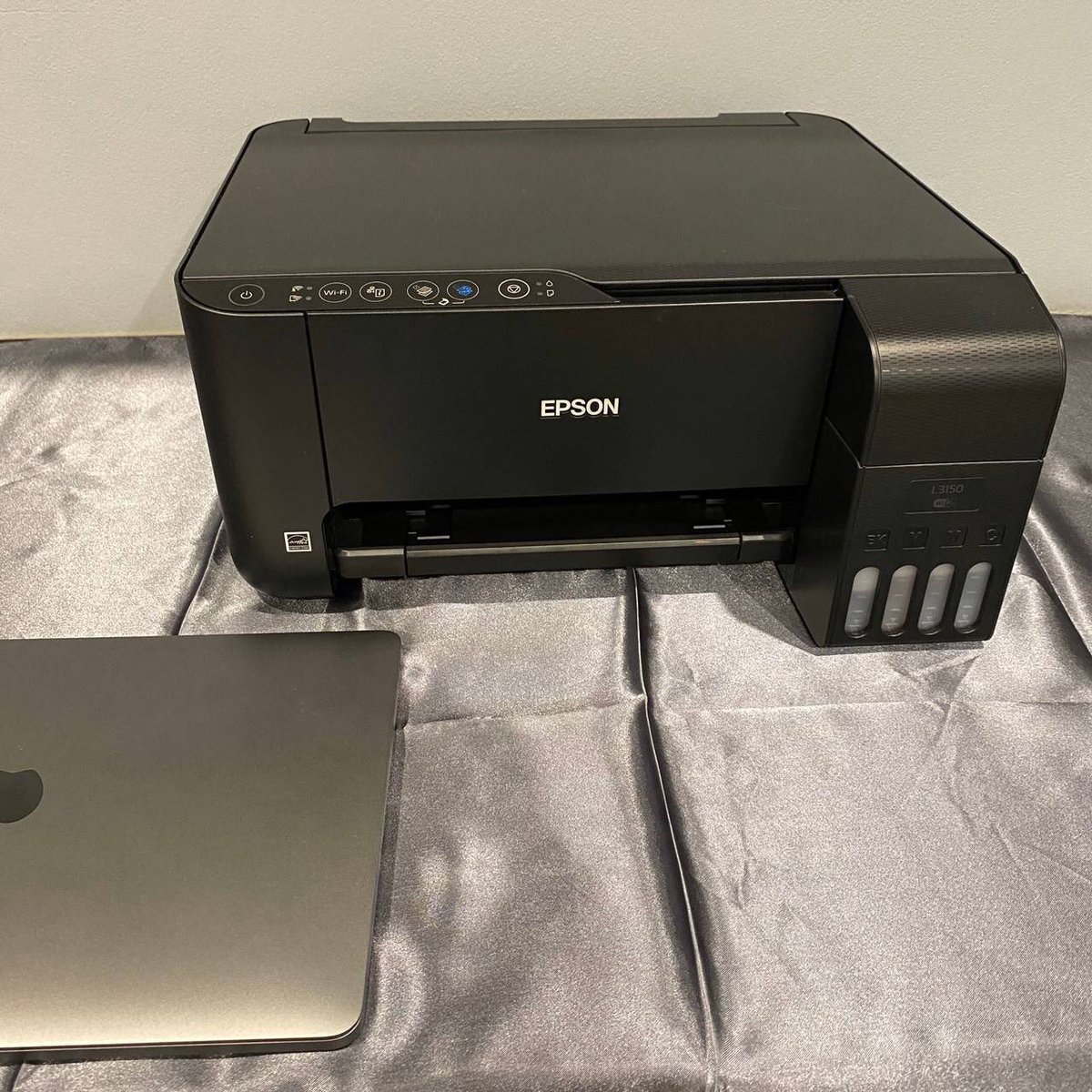 peartunwarat's tweet image. ตอนนี้ใช้เครื่องปริ้นท์ของ Epson อยู่ เชียร์เลยสำหรับคนที่กำลังมองหาอยู่ ขนาดกะทัดรัด มีแท็งค์หมึกในตัวเครื่อง ใช้ง่าย พิมพ์,สแกน สีและขาวดำชัดมาก ใช้ wifi ปริ้นท์ผ่านมือถือได้สะดวกอีก ให้ 10/10เลย #EpsonL3150 #Epson #EpsonThailand