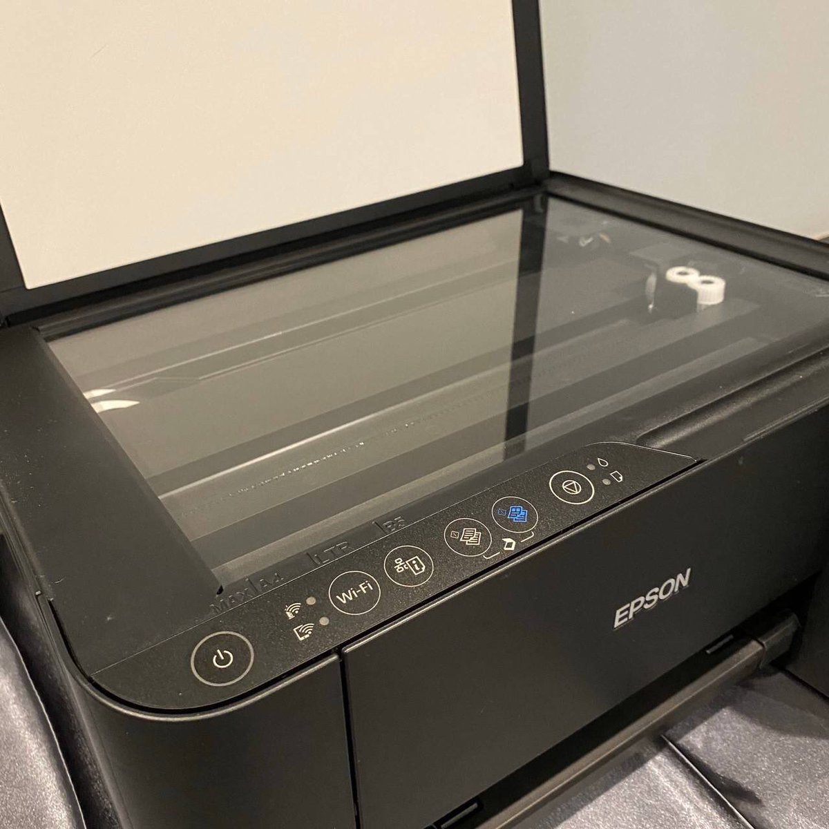 peartunwarat's tweet image. ตอนนี้ใช้เครื่องปริ้นท์ของ Epson อยู่ เชียร์เลยสำหรับคนที่กำลังมองหาอยู่ ขนาดกะทัดรัด มีแท็งค์หมึกในตัวเครื่อง ใช้ง่าย พิมพ์,สแกน สีและขาวดำชัดมาก ใช้ wifi ปริ้นท์ผ่านมือถือได้สะดวกอีก ให้ 10/10เลย #EpsonL3150 #Epson #EpsonThailand