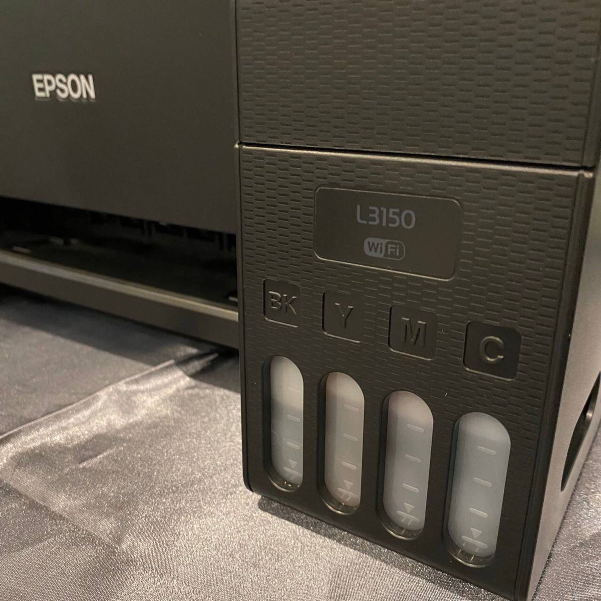 peartunwarat's tweet image. ตอนนี้ใช้เครื่องปริ้นท์ของ Epson อยู่ เชียร์เลยสำหรับคนที่กำลังมองหาอยู่ ขนาดกะทัดรัด มีแท็งค์หมึกในตัวเครื่อง ใช้ง่าย พิมพ์,สแกน สีและขาวดำชัดมาก ใช้ wifi ปริ้นท์ผ่านมือถือได้สะดวกอีก ให้ 10/10เลย #EpsonL3150 #Epson #EpsonThailand