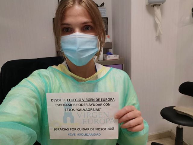 Colegio_CVE's tweet photo. Varios centros de atención primaria de la Comunidad de Madrid cuentan ya con los salvaorejas para mascarillas que el servicio médico y tecnológico del CVE está realizando para profesionales y sanitarios de nuestra región. https://t.co/fMKqxfFfZd