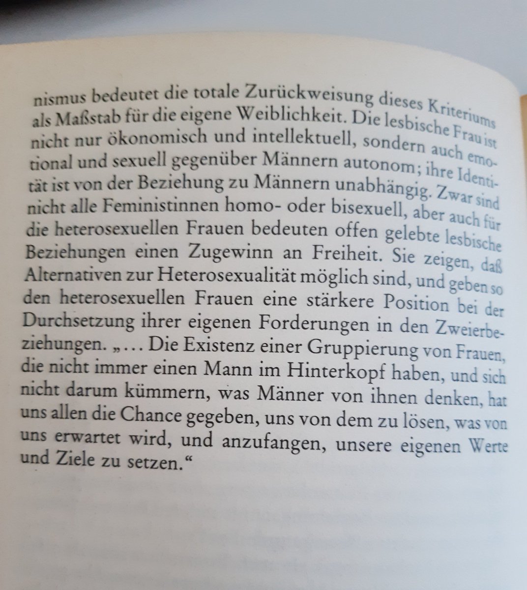 _Bella__Donna's tweet photo. "Sie zeigen, dass Alternativen zur Heterosexualität möglich sind und geben so den heterosexuellen Frauen eine stärkere Position bei der Durchsetzung ihrer eigenen Forderungen in den Zweierbeziehungen"
#seite100 https://t.co/hhZ77xQY4x
