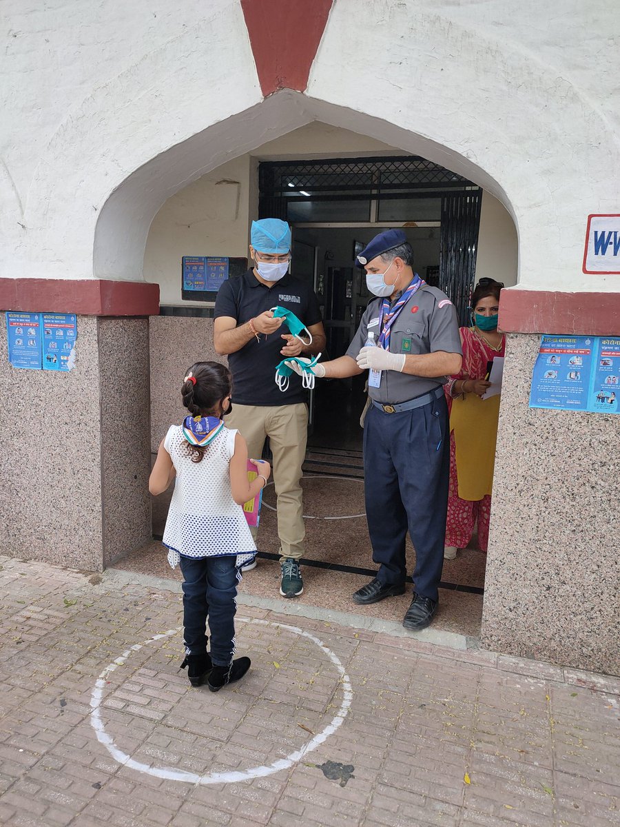 scoutingbytes's tweet photo. #ScoutWarriors ~ Distribution of Home made #Mask initiated & appreciated by Dr Anurag Yadav DMO/N.Rly/Jind Jn. ~ Creating awareness that Mask is necessary & Social distancing is to be maintained in months #SankalpByScoutGuide #stayhomestaysafestayhealthy
#Nrbsg_Delhi_Distt https://t.co/IZclXsM96T