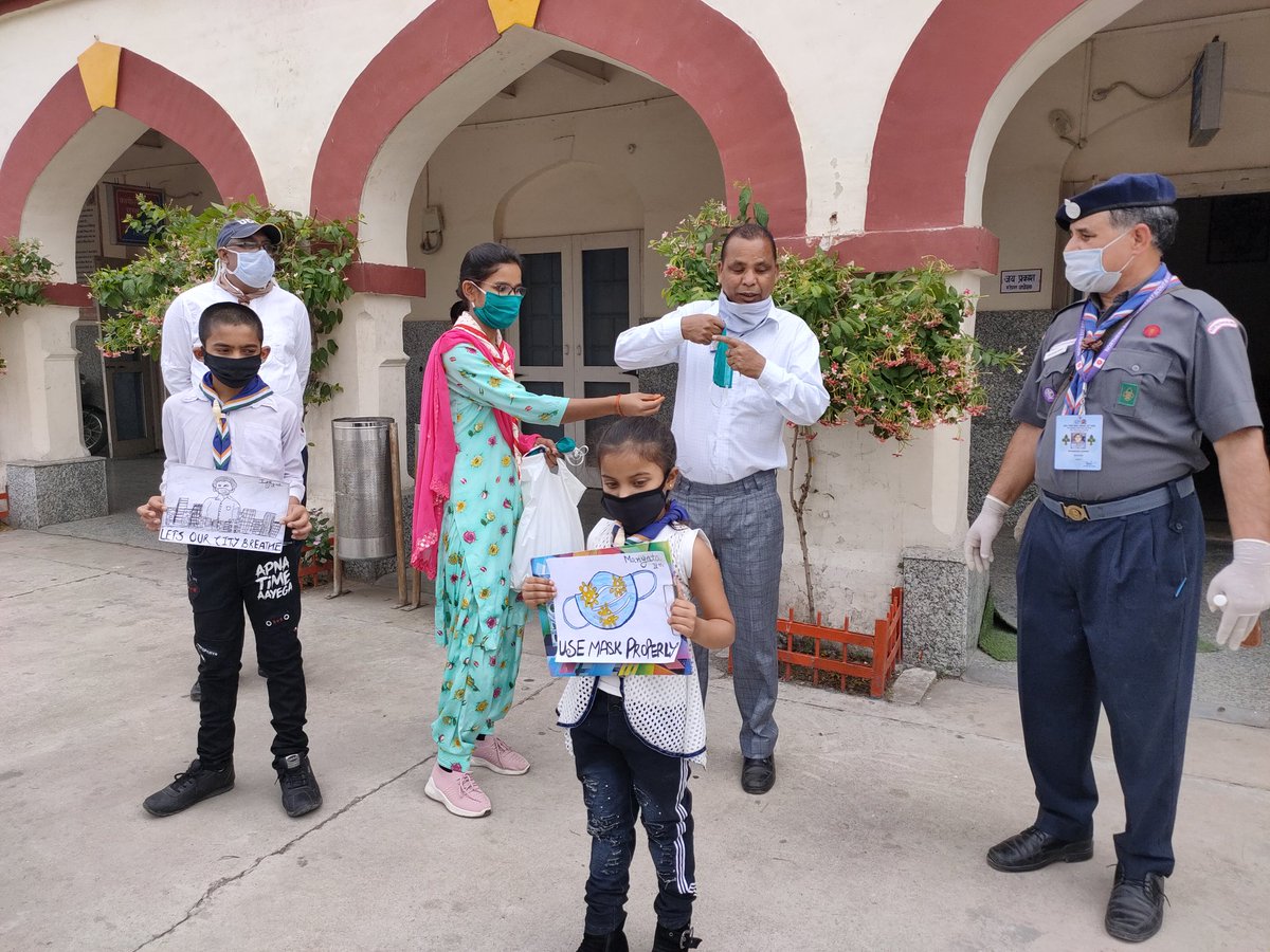 scoutingbytes's tweet photo. #ScoutWarriors ~ Distribution of Home made #Mask initiated & appreciated by Dr Anurag Yadav DMO/N.Rly/Jind Jn. ~ Creating awareness that Mask is necessary & Social distancing is to be maintained in months #SankalpByScoutGuide #stayhomestaysafestayhealthy
#Nrbsg_Delhi_Distt https://t.co/IZclXsM96T