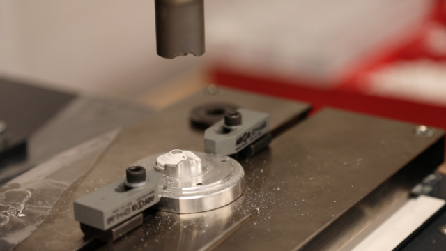 KnopsEar's tweet image. We have arrived at the third major step in the production of Knops. For this step, we use a press machine. We press the main parts of Knops into each other. The unique mechanism that enables you to switch between the four different Knops settings know works!