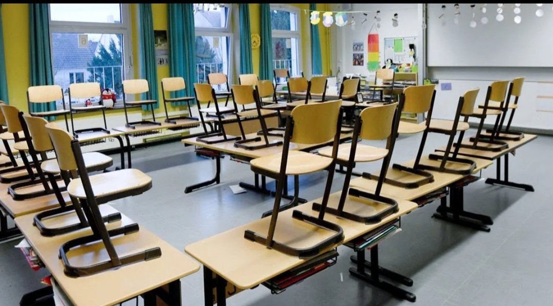 loebtau's tweet photo. Ich hatte gerade einen schönen Moment als ich an einer Grundschule vorbei gelaufen bin, den dort dürfen die Kids (4.Klasse)! ab heute wieder Unterrichtet werden.  
Ich weiß nicht vor wieviel unzähligen Tagen ich so glücklich, vorallem lachende Kinder gesehen habe. Einfach schön. https://t.co/vMAag0yBTg