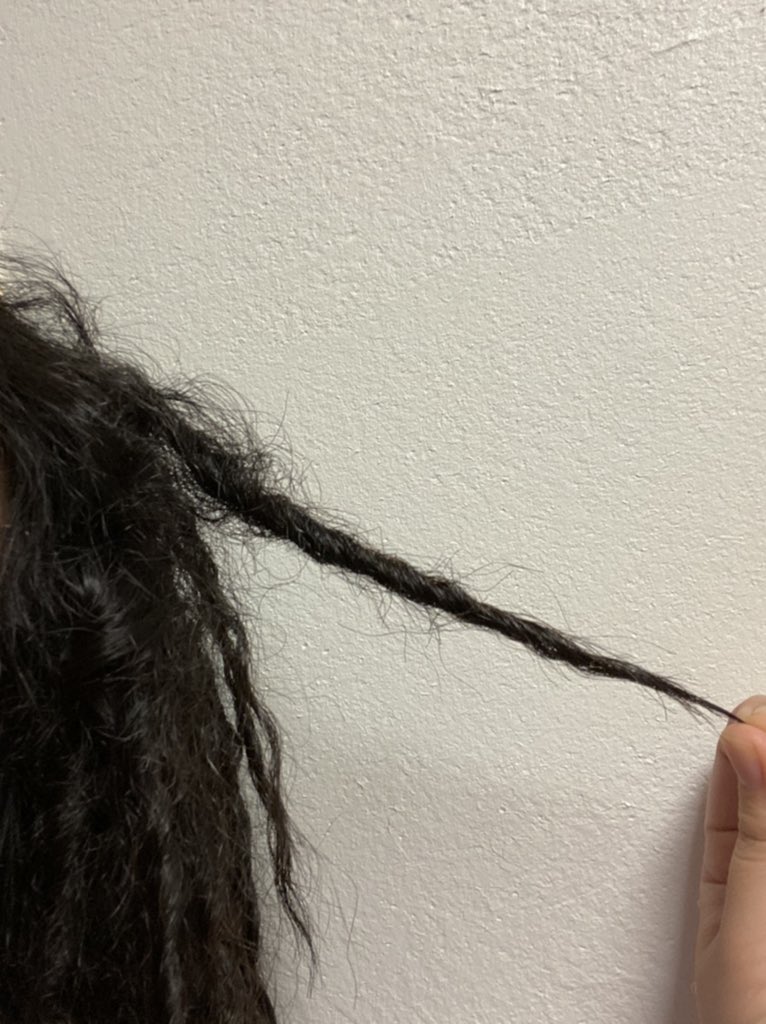 安西オサム アイリー 風呂上がり ドライヤーしてないとこんな感じ 筒状にまとまってる パーマ巻いてる時の形状に戻る 軽く手ぐししながら乾かすとこんな感じ チリチリ これが焼きそば じゃなくて ツイストパーマです 地毛でもハーフでもない