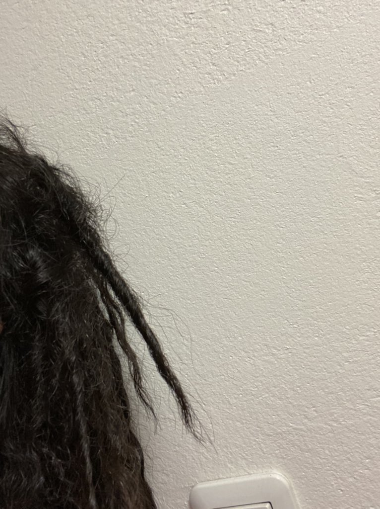 Uzivatel 安西オサム アイリー Na Twitteru 風呂上がり ドライヤーしてないとこんな感じ 筒状にまとまってる パーマ巻いてる時の形状に戻る 軽く手ぐししながら乾かすとこんな感じ チリチリ これが焼きそば じゃなくて ツイストパーマです 地毛でもハーフ