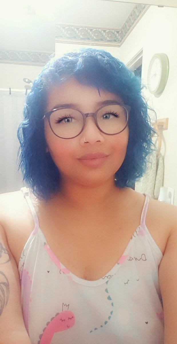 ItMe_ImBitches's tweet photo. #emotionalcrises calls for hair dyeing. I just darkened it. Nothing extreme. #shouldprobablysleep https://t.co/aEGUPkSQW3
