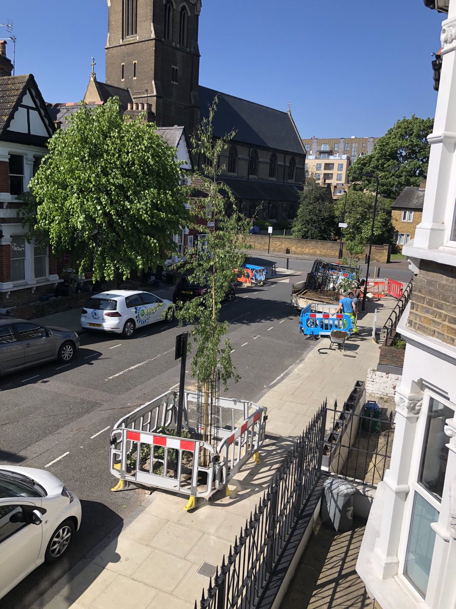 rita_krshn's tweet photo. New trees going in. Thank you ⁦@hackneycouncil⁩ ⁦@jonburkeUK⁩. (I promise to water them). https://t.co/Mwr09SjKxz