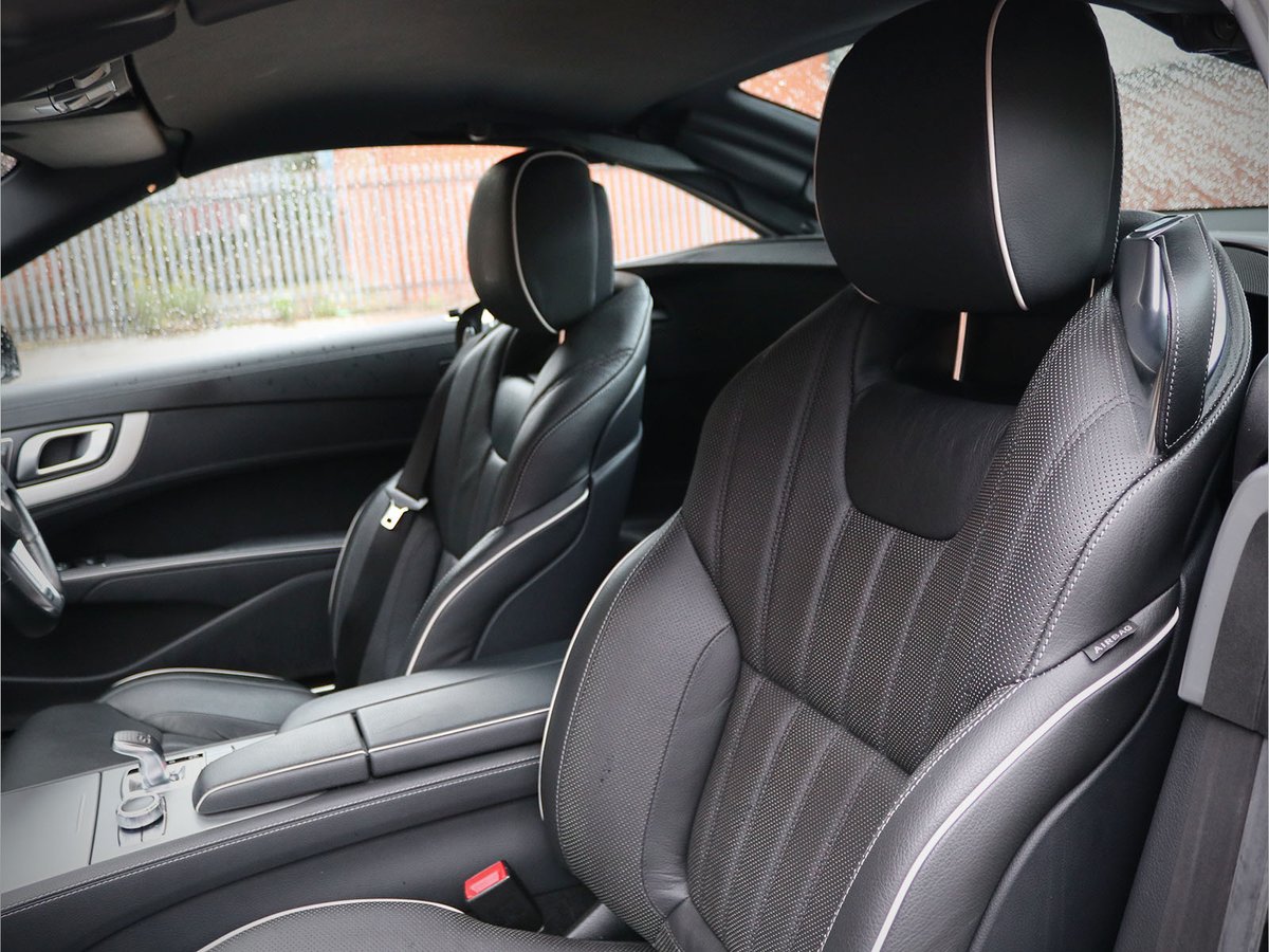 Tops off! Upgrade your driveway with this stunning Mercedes SL350 with very low miles. DM us for more details or check out the full spec on our website.

hubs.ly/H0pZHLh0

#mercedes #mercedessl #convertible #sportscars #amtauto