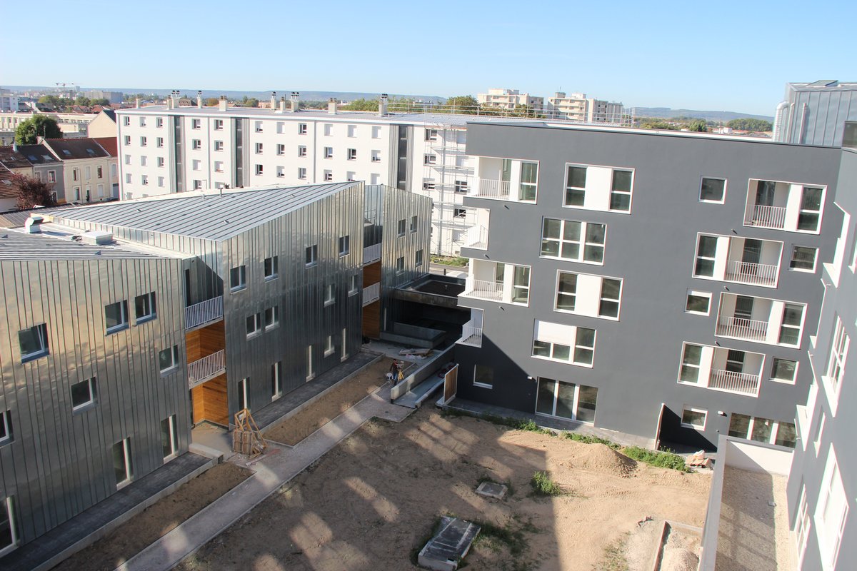 Depuis le début de cette crise, #Reimshabitat est aux côtés de ses entreprises prestataires notamment ceux du bâtiment en œuvrant pour une reprise progressive des chantiers dans des conditions sanitaires garanties pour tous.
+d’infos : bit.ly/2Wwez1t
#LesHlmSeMobilisent