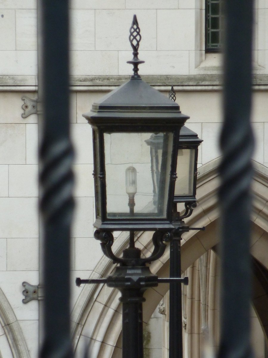Gaslight of the Day, No.35 [Royal Courts of Justice, Carey Street]
