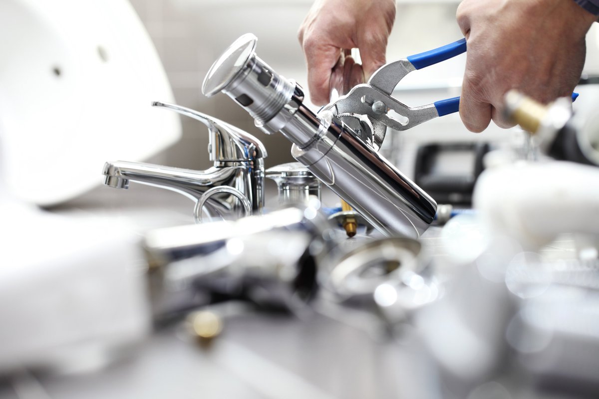 Bmhabitat's tweet image. 🔧 Pour assurer le bon état du patrimoine, une équipe d’ouvriers Bmh est mobilisable à tout moment pour parer à l’urgence : plomberie, sanitaires, gaz, électricité... Merci à eux ! @BrestFr

#BMH 🙏 Merci à ceux qui travaillent pour nous 🙏