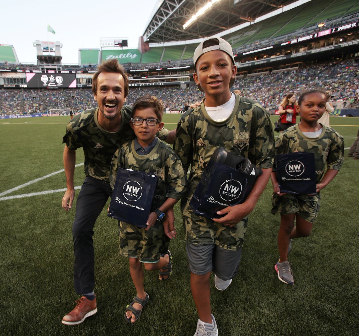 Today is the last day to GiveBIG to <a href="/SoundersFC/">Seattle Sounders FC</a>’s RAVE Foundation! Join me in my campaign – ROGER4RAVE at givebigwa.org/roger4rave and help youth in our communities get critical support, online learning resources, and soccer balls from RAVE! #GiveBIG #championacause <a href="/RaveFound/">RAVE Foundation</a>