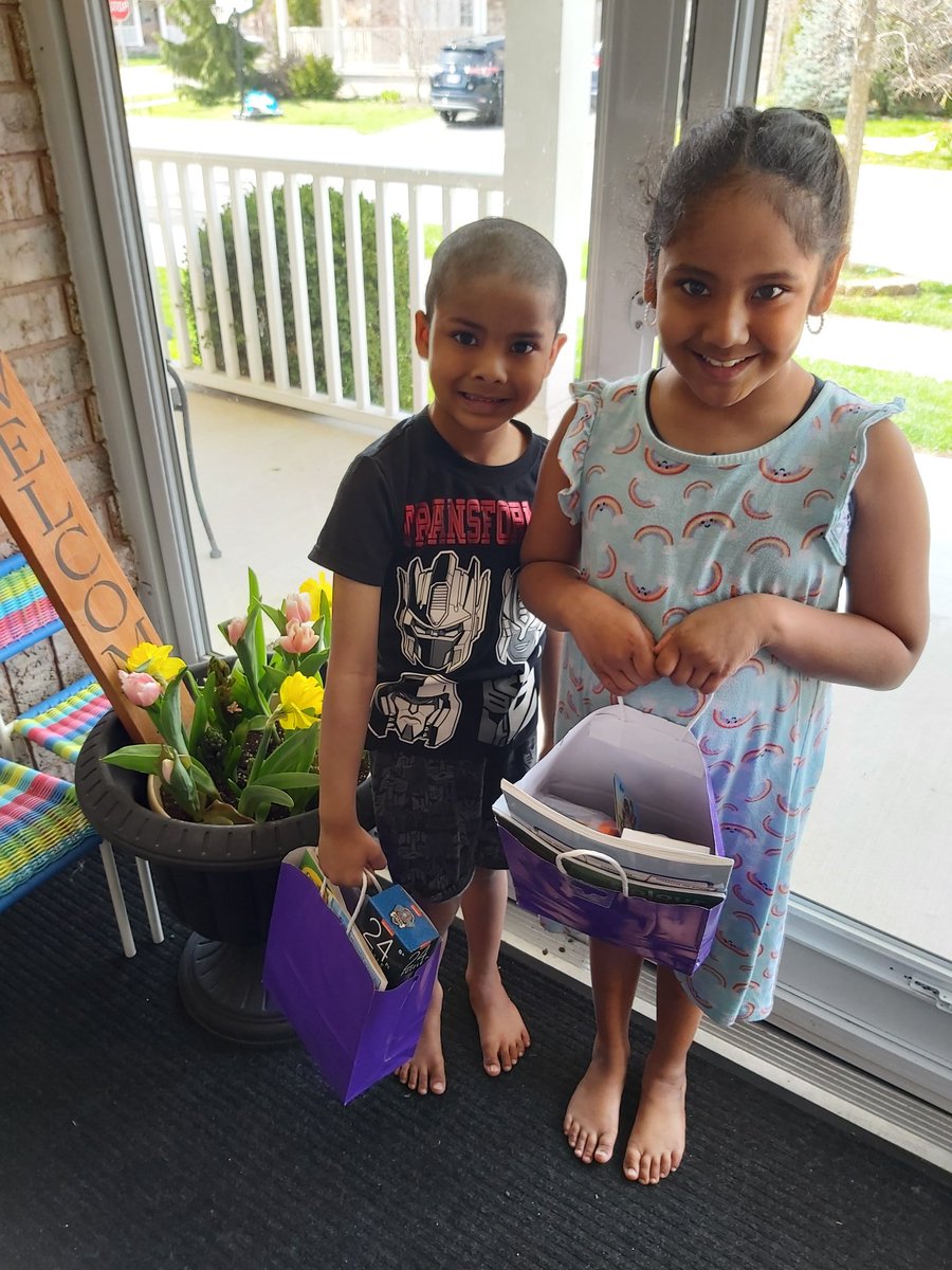natashamathura's tweet photo. As our family begins to heal from a devastating loss,our teachers from @Hawthorne_PS have reached out with overwhelming kindness &amp; care #Duncombe #MasseynKenny #ThankyouFromBruceAndNadia #Thankful2BeApartOfHawthorneFamily #MeansTheWorld2Us @HaltonDSB #TeacherConnectionAtItsFinest https://t.co/fXLYg2RlbX