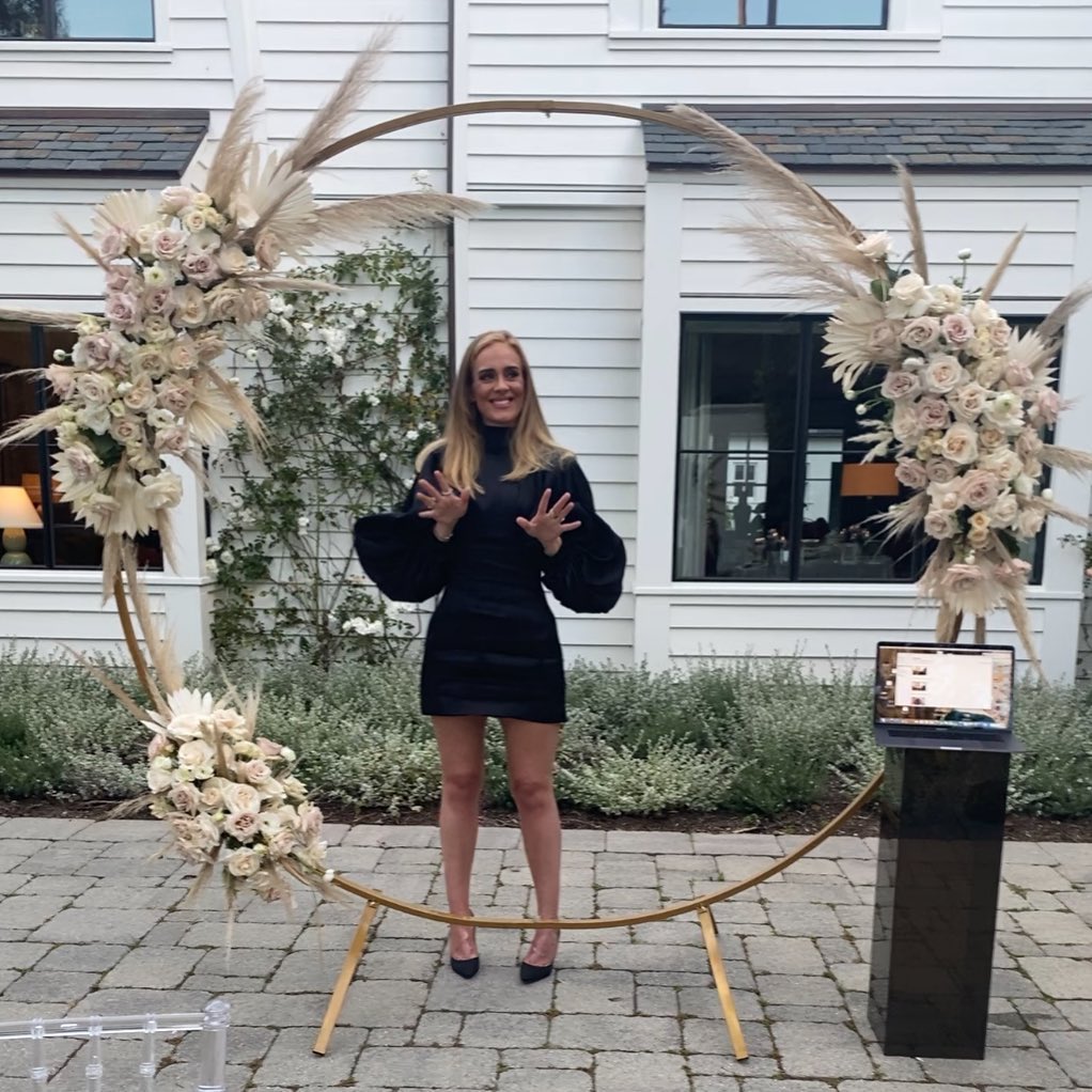 Drebae's tweet image. Adele out here looking like REVENGE. You can feel the confidence. Mama came out that divorce as THAT bich.