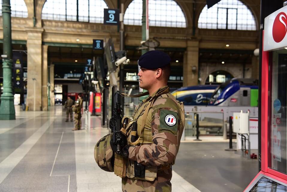 7e_brig_blindee's tweet photo. #MercrediCitation
“Au service de la 🇫🇷, le soldat lui est entièrement dévoué, en tout temps et en tout lieu.
#CodeDuSoldat, article1️⃣.
#NousSommesLà 😏 https://t.co/ECdca3jMKD