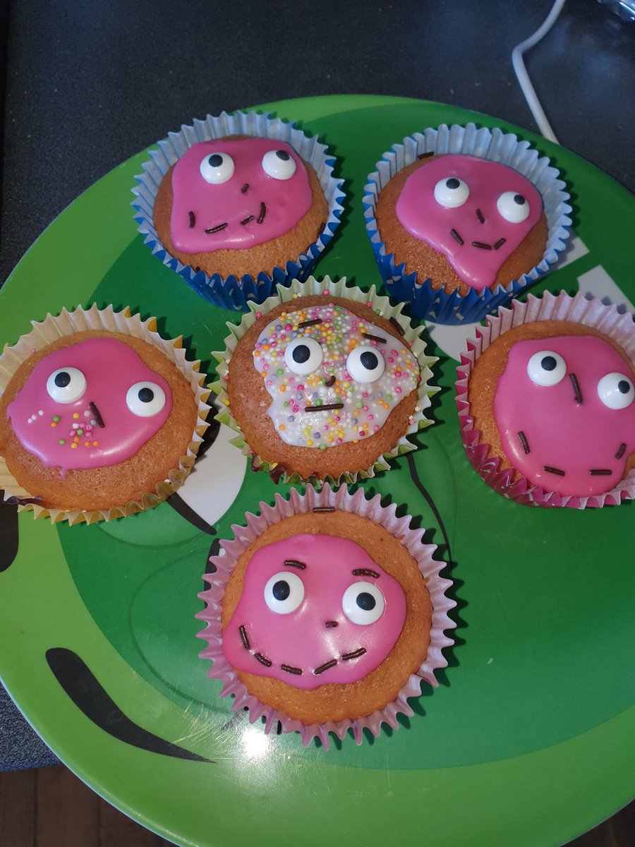 leight18's tweet image. We bit of baking this morning from Bo #monstercakes @Piriepark2014