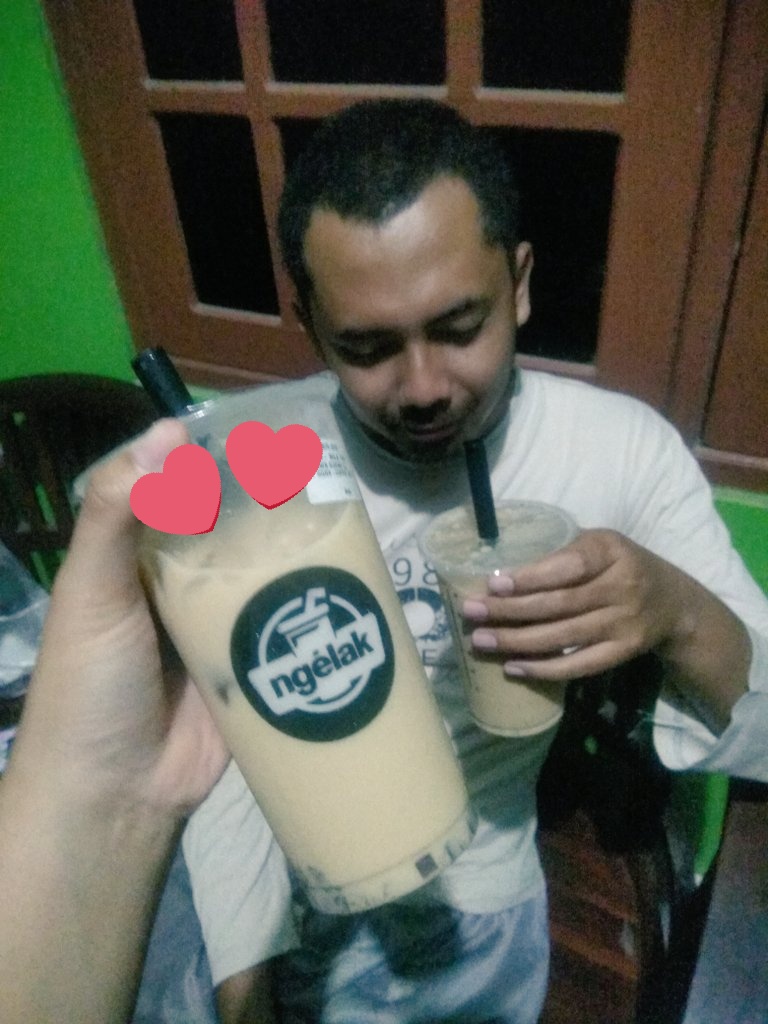 pundhapamella's tweet photo. Jam segini pengen banget ngelak, mau gofood gabolehh gara2 biar anaknya tau perjuangan bapaknya hahahaha lol https://t.co/5SSkzL0HLU