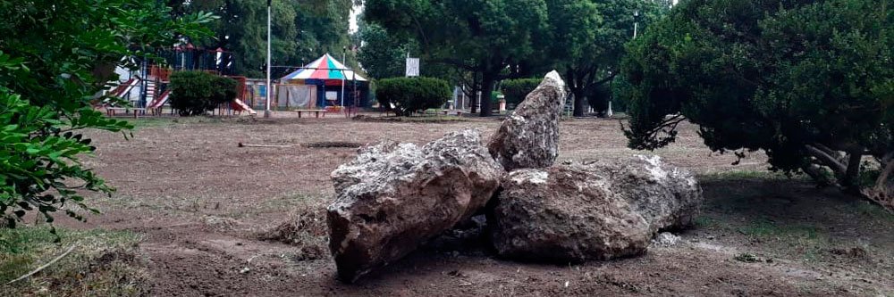 Las obras de mantenimiento que se realizan en la plaza Sáenz Peña motivaron esta nota que retoma la historia de este espacio público en el que, por ejemplo, Ramírez montó un cuartel o se fusilaron a los condenados a muerte durante la Confederación. 170escalones.com/labores-en-una……/
