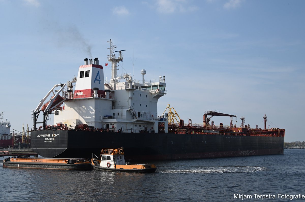 MirjamTerpstra1's tweet photo. #Chemical #Oil #Products #Tanker #AdvantagePoint and @Boatmen01 #DekoperenPloeg #Boatmen seen in #port of #Amsterdam #PortofAmsterdam #HavenAmsterdam #Noordzeekanaalgebied @PortofAmsterdam #sailing #maritime #shipsinpics #shipphotography #seafarer #humanatsea @PilotHarbour https://t.co/yX6eomcPWE