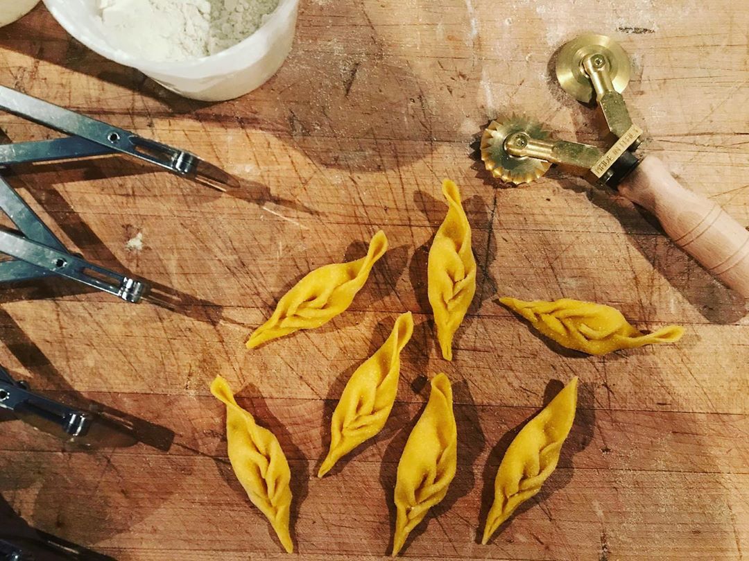 turismoER's tweet photo. #FoodValley #inEmiliaRomagna
In cerca di idee per variare i vostri pasti?
Provate a cimentarti con i tortelli con la coda, la pasta ripiena piacentina inventata in onore di Francesco Petrarca...
https://t.co/bHKwG6eXNx https://t.co/KdtD4l9xp7