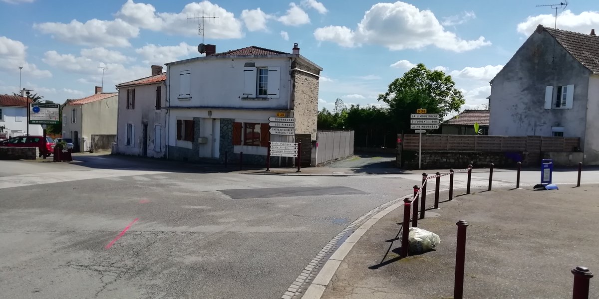 FloBESSEAU's tweet photo. Et voilà le travail une fois la réparation terminée ! Merci Sylvain pour la photo ! 👨‍🔧👌 @LucGuyau @Vendee_Eau https://t.co/KMvlbeU8EJ