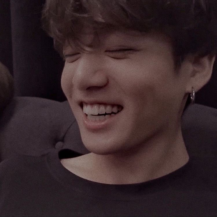 taekook au | message sent.

taehyung’s boyfriend breaks up with him so he sends a text to his friends inviting them to their pity party. taehyung sends the text to one wrong number but allows the invited man to come anyways.