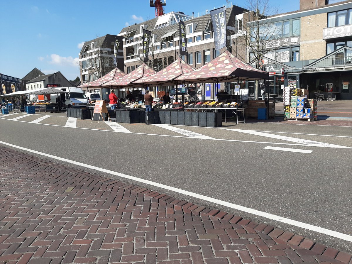 Morgen, 7 mei staan bij wijze van proef ook weer non-food kramen op weekmarkt #Valkenswaard @swvalkenswaard . Veiligheid én een goed verloop van de markt staan daarbij voorop. Samen laten we deze proef laten slagen door ons te houden aan de maatregelen: bit.ly/3b02lDQ: