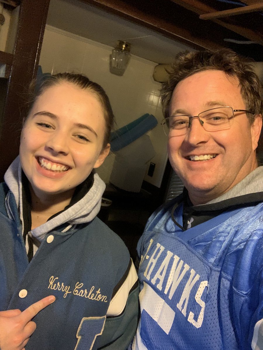 kerrycarleton's tweet photo. @CRJeffersonHigh Class of 2020 and 1991. @stephycarleton
Hey @JHawk_Football I filled in without pads!
#jhawkpride #JHawksAreWinners #basementcleanout https://t.co/TuAVYWafxO