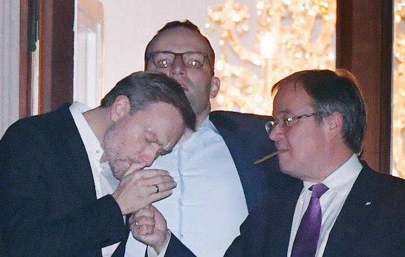 Diese drei Männer kommen auf die Party und möchten mit dir über die Konservative Wende der Bundesrepublik diskutieren. Was tust du?