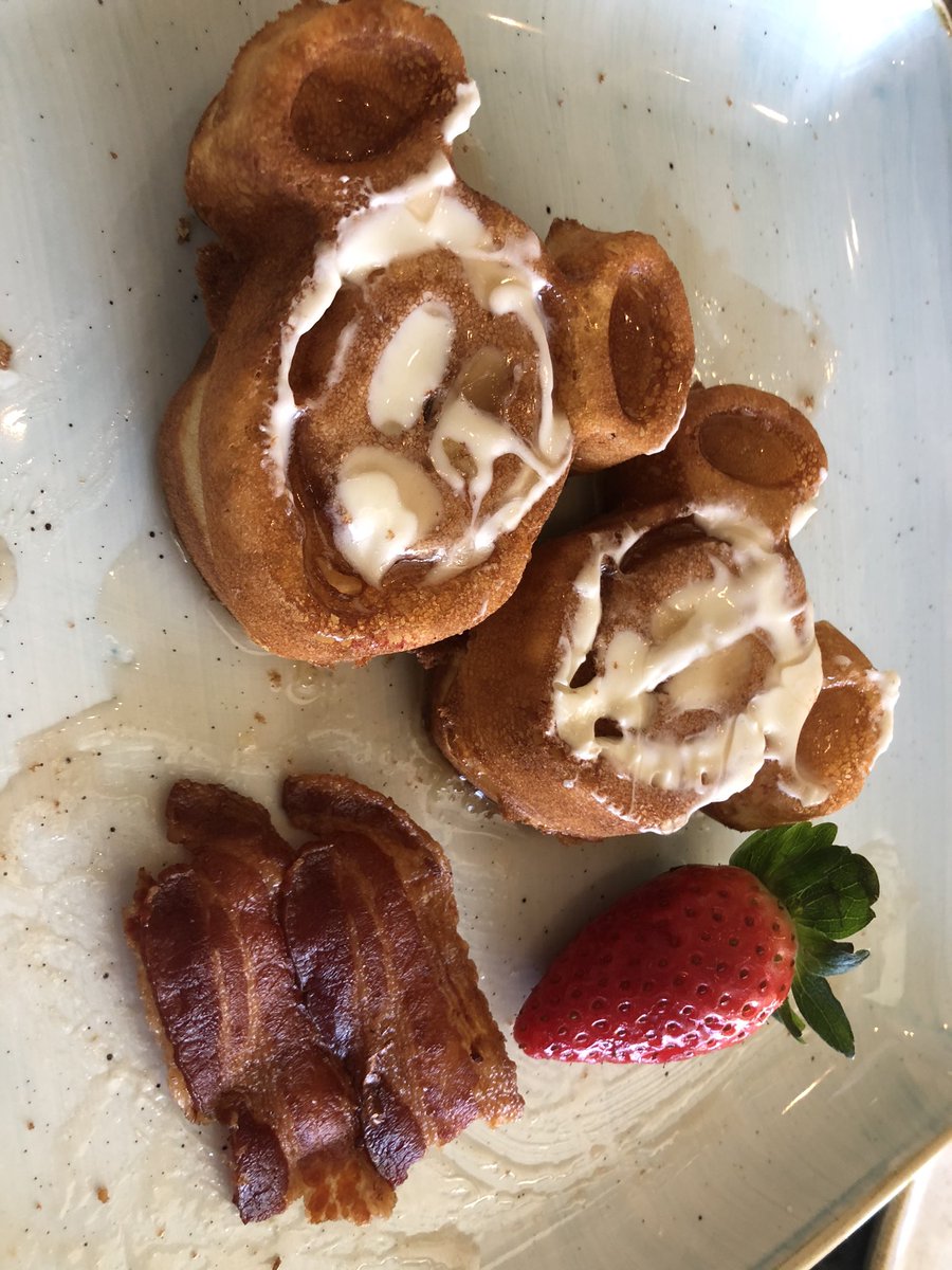 whats4GFdinner's tweet photo. @MLArtist @DoctorCara I’ll see your #MickeyMouse #GFwaffles &amp; raise you #GFbeignets at Port Orleans, followed by dinner at the Castle!! #OurDisneyFaves #DreaminofDisney https://t.co/m0po0pBPgi