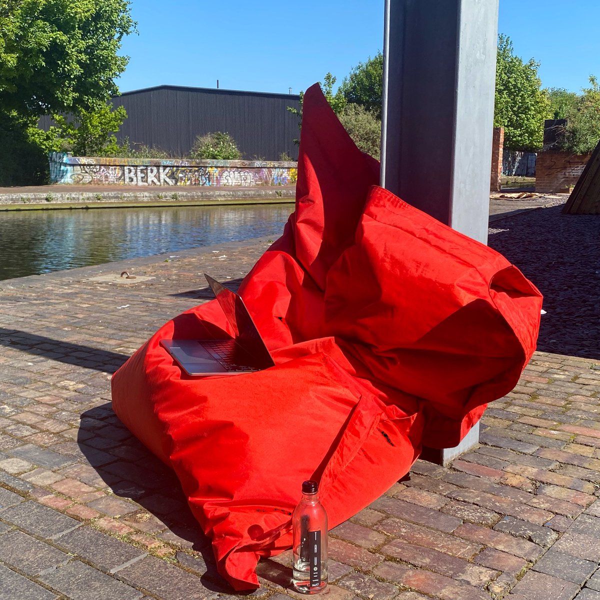 KaczmarekAlicja's tweet photo. Working from the office today. Luckily we have this amazing space next to @Centrala_space , so I can change the scenery, keep socially distant and dose some vit D. Just perfect 👌
Only the view of deserted #Digbeth is bit strange...#covidworklife https://t.co/nCsPbmIaAn