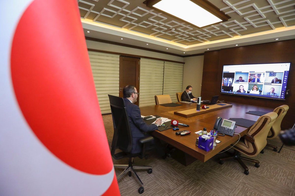 kasapoglu's tweet photo. 64 farklı spor federasyonumuzun başkanları ile Türk sporundaki son durumu değerlendirmek üzere bir video konferans gerçekleştirdik.

Biz her branşımızla güçlü ve büyük bir aileyiz. Bu süreçten kenetlenerek, yenilenerek ve daha büyük hedeflerle çıkacağız. https://t.co/vELdXBedNh
