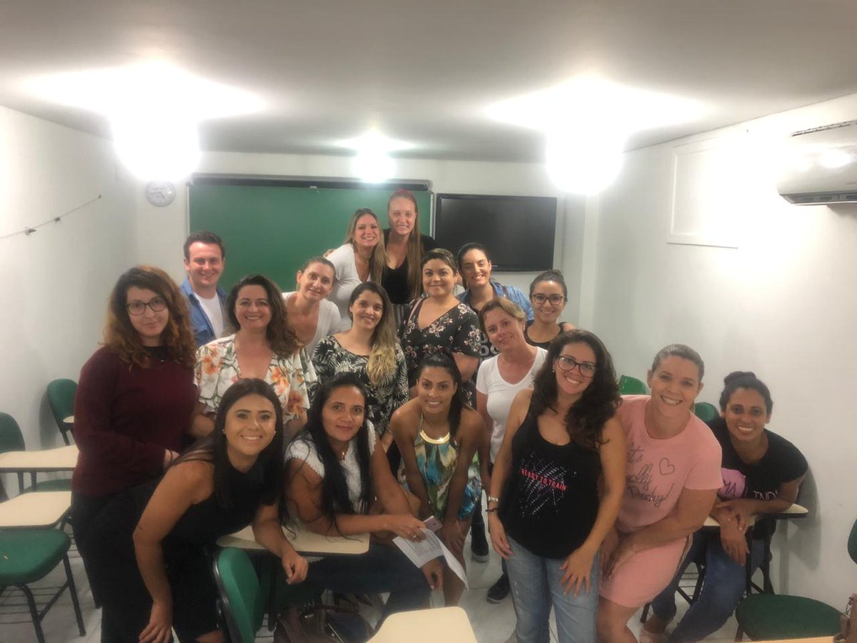 loiserfarias's tweet photo. Hoje é o dia do instrumentador cirúrgico, profissão q eu escolhi para vida, junto com enfermagem... Parabéns para nos, parabéns pra essa turma q é minha saudade diária, e parabéns pra esse professor maravilhoso q teve toda paciência do mundo para nos ensinar e aturar ❤ https://t.co/PdwjLXx35F