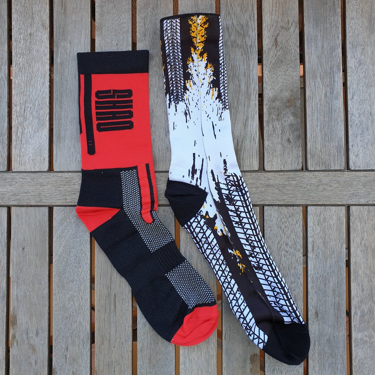 A punto para empezar a entrenar #running #trailrunning #btt #ciclismo post-confinamiento con nuevos modelos 😍 by <a href="/tuscalcetos/">@tuscalcetos.com</a>