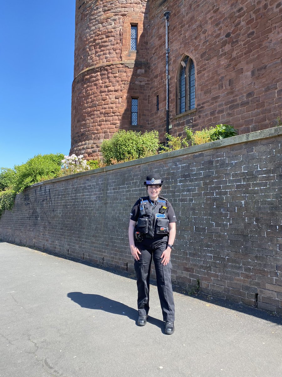 ShrewsburyCops's tweet photo. PC 21510 HUGHES and PCSO 6835 have been patrolling the town centre. We have been again advising individuals about social distancing, we are seeing a lot of people out and it needs to be remembered that the restrictions have not been lifted yet! #TownTeam #StayAtHomeSaveLives https://t.co/SjeHot9vrk
