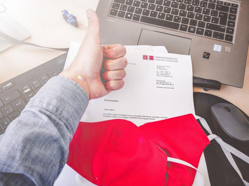Schiochip's tweet photo. Wenn man auf einmal Post von seinem Arbeitgeber hat...
Find ich klasse! Ich glaub das rot wird mir sehr gut stehen :)
#Überraschung #saphir_inside #maskenpflicht #BesterArbeitgeber #COVID19de https://t.co/cFawf24bxQ