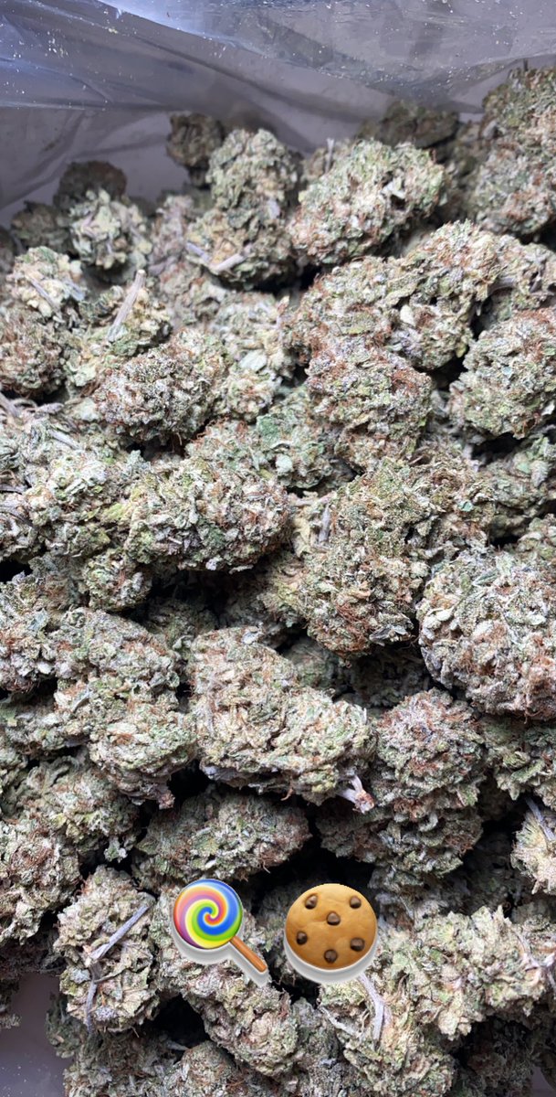 EZ7King420's tweet photo. So much demand lately it’s hard to supply the hood let alone people outta state. Lol Here’s some #bluecookie and #candycookie yeeee Happy WednesDAZE everyone https://t.co/4uwqk4SHbv