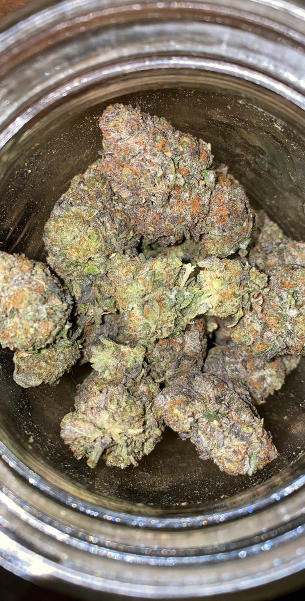 EZ7King420's tweet photo. So much demand lately it’s hard to supply the hood let alone people outta state. Lol Here’s some #bluecookie and #candycookie yeeee Happy WednesDAZE everyone https://t.co/4uwqk4SHbv