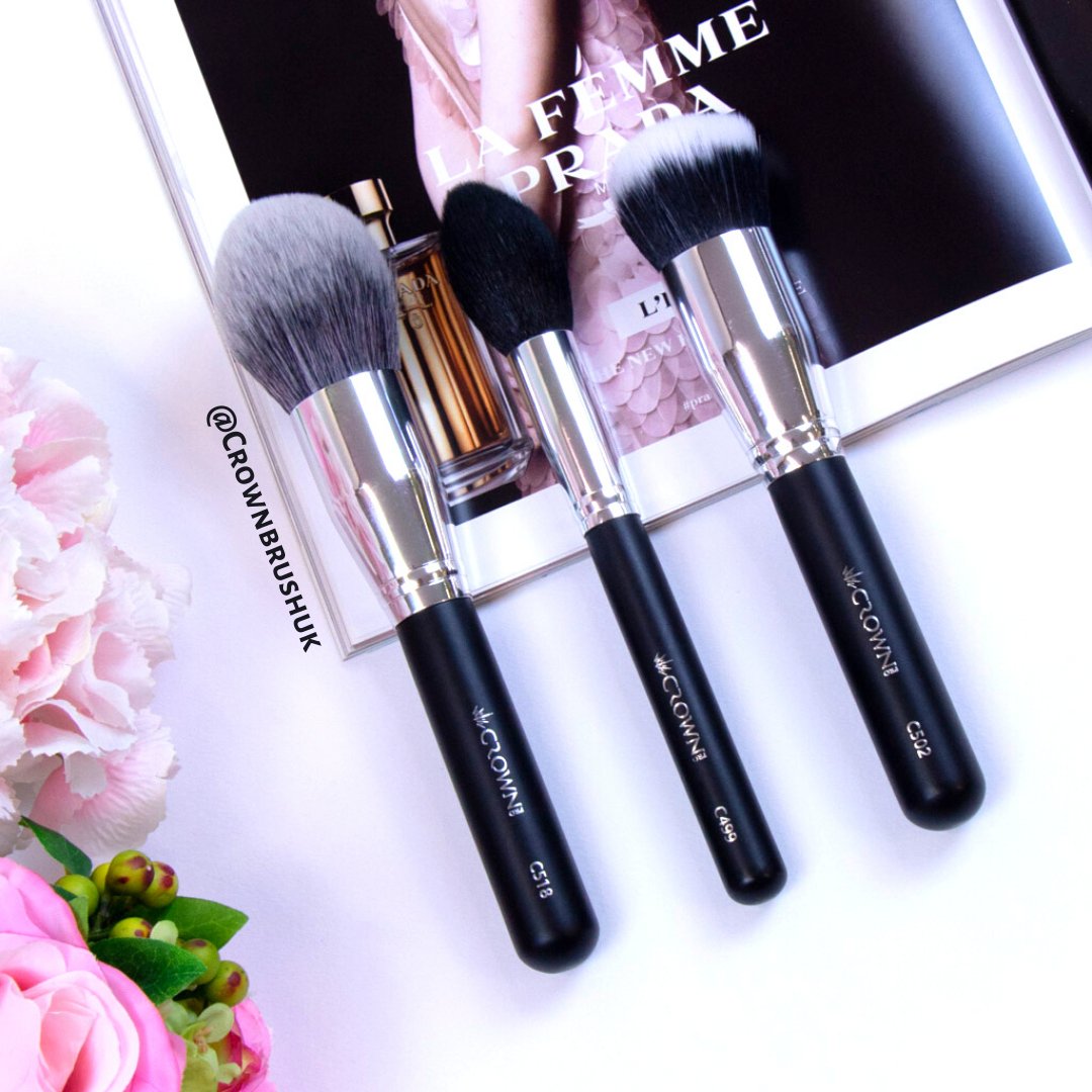 CrownbrushUK's tweet photo. 🌞 Crown Pro Face Brushes will help you bring a smile to your face whether its Powders or Liquids that you are applying. ✨
.
#Crownbrush #Facebrushes #makeupbrushes #contourbrush #powderbrush #foundationbrushes https://t.co/wwgtU21rfb