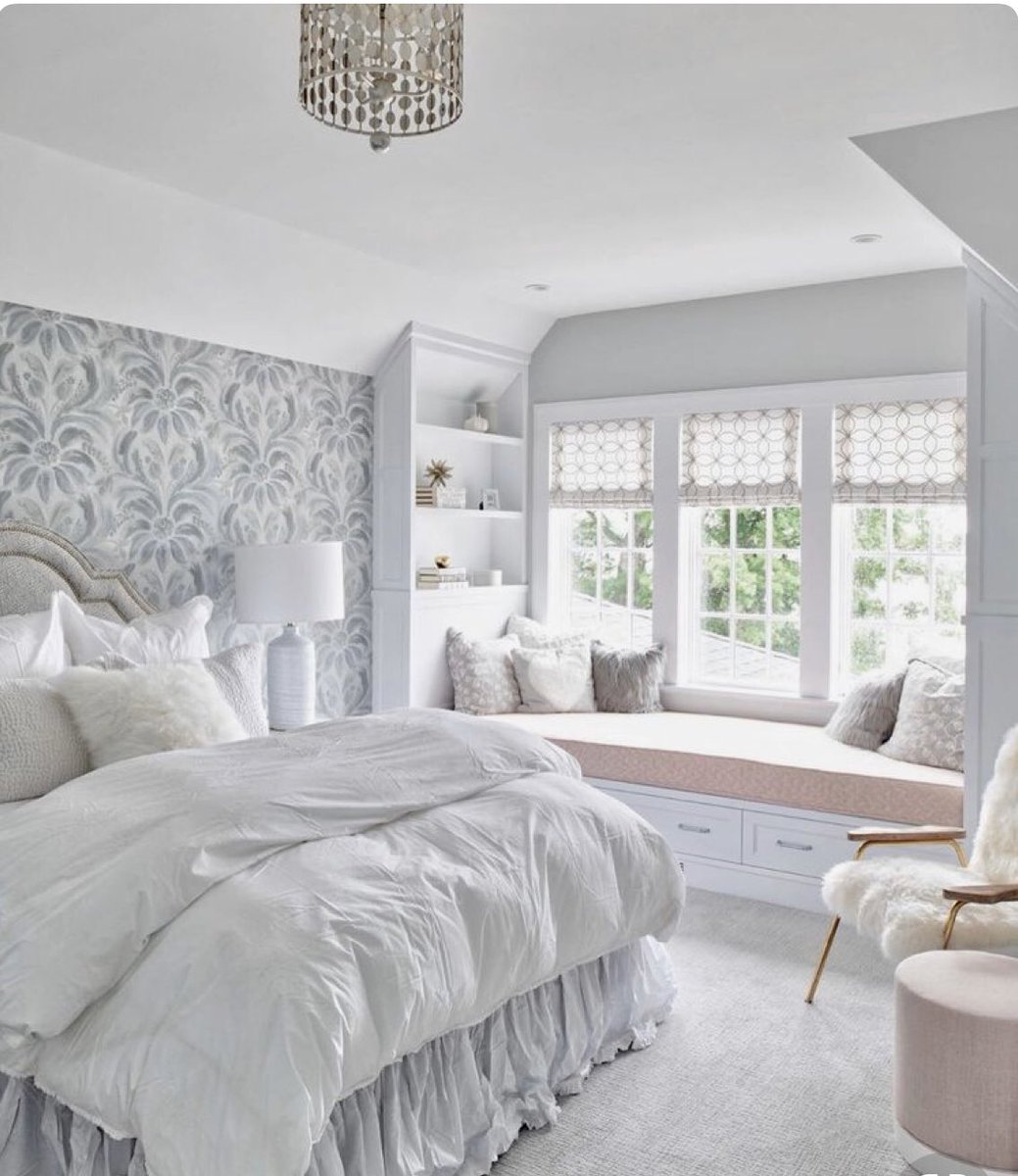 CharityBushnell's tweet photo. This room is soo bright but I love it. #pintrest #notmyroom #iwish ❤️ https://t.co/wrSU4fCtIf